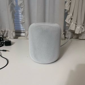 Apple HomePod. White.